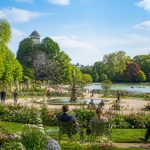 découvrez les plus beaux parcs de paris à visiter pendant les vacances scolaires pour des moments de détente en famille ou entre amis au cœur de la nature urbaine.