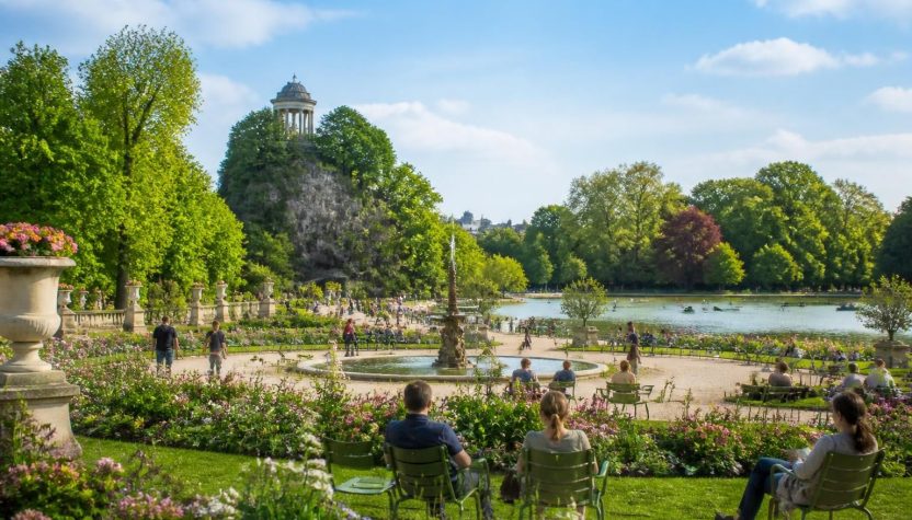 découvrez les plus beaux parcs de paris à visiter pendant les vacances scolaires pour des moments de détente en famille ou entre amis au cœur de la nature urbaine.