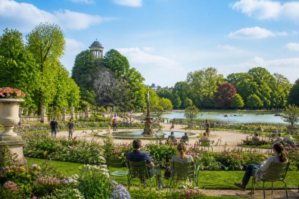 découvrez les plus beaux parcs de paris à visiter pendant les vacances scolaires pour des moments de détente en famille ou entre amis au cœur de la nature urbaine.