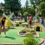 découvrez les meilleurs minigolfs près de chez vous et profitez d'une expérience ludique pour améliorer votre swing tout en vous amusant en famille ou entre amis.